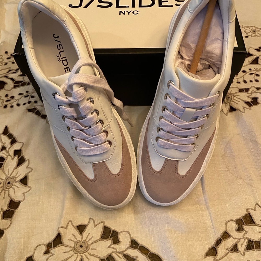 NIB J/SLIDES WHITE SAND NAPPA SUEDE GABBIE Size 6.5